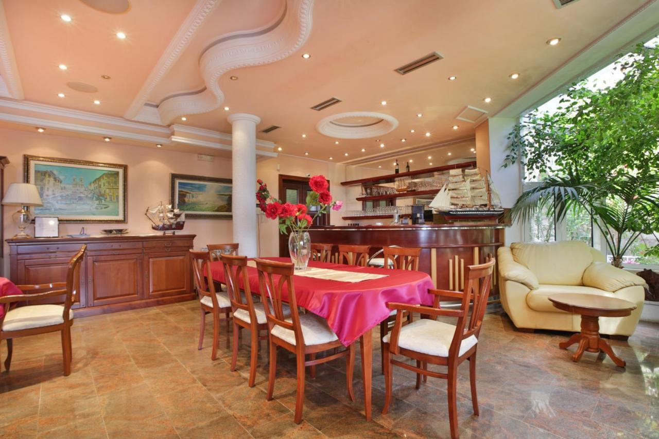 Royal Holiday Apartments Sveti Stefan Extérieur photo