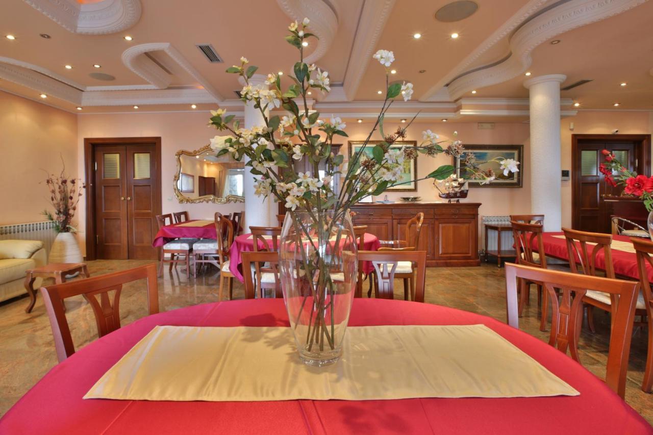 Royal Holiday Apartments Sveti Stefan Extérieur photo