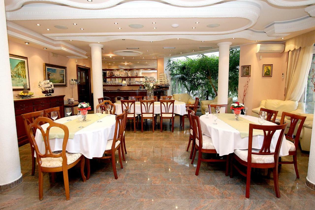 Royal Holiday Apartments Sveti Stefan Extérieur photo